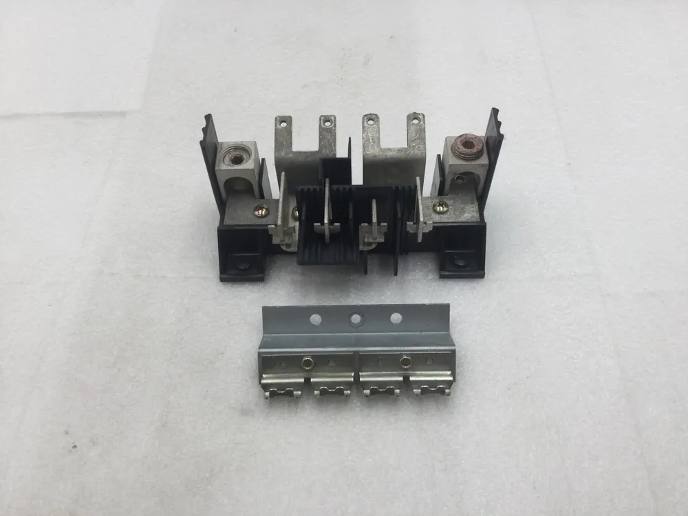 GE TSMF420CSFLP 200 Amp 4 Space 120/240 VAC Meter/Load Center Guts Only 7" X 3" Exclusive Offer