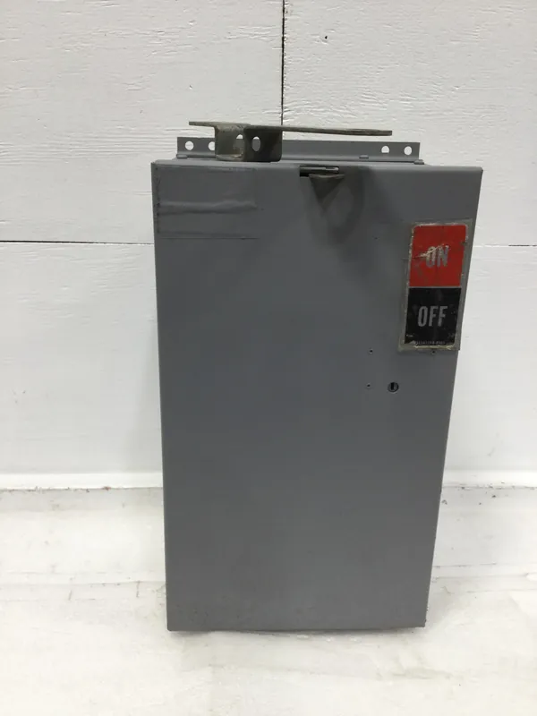 GE General Electric DE363R 100 Amp 3 Phase 600V Fusible Bus Plug Switch Trending