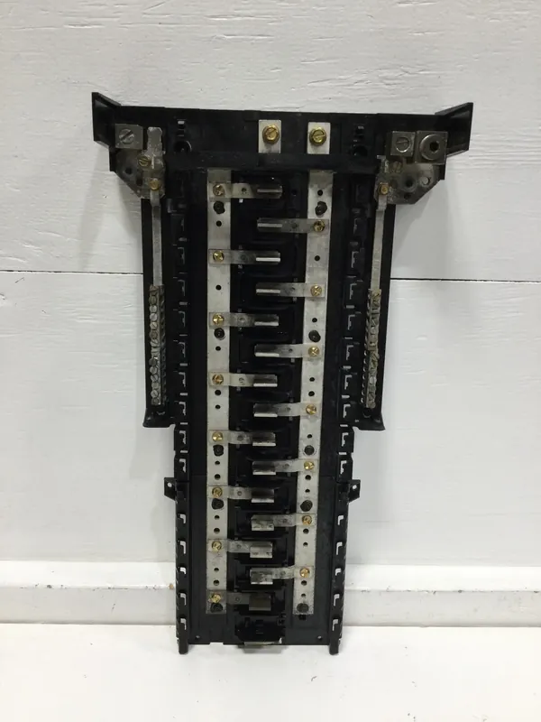 Top Pick GE TM30C 15 Space/30 Circuit 150 Amp 120/240 VAC Load Center Guts Only 10"x19"