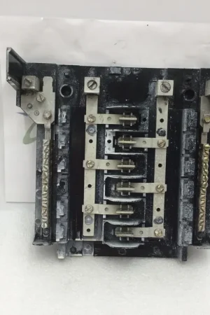Bargain GE General Electric TLM1212K423 125 Amp 120/240VAC 6 Space/12 Circuit Load Center Guts Only 10" X 9"