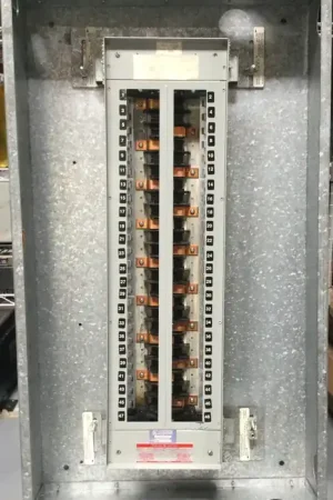 Budget GE General Electric 100 Amp 120/208v 3 Phase 4 Wire Panelboard Enclosure Type NLAB Dead Front 40" x 22"