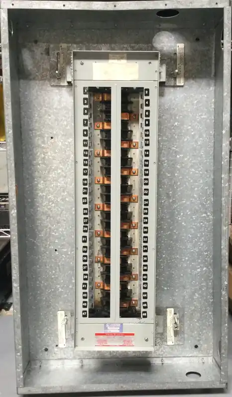Budget GE General Electric 100 Amp 120/208v 3 Phase 4 Wire Panelboard Enclosure Type NLAB Dead Front 40" x 22"