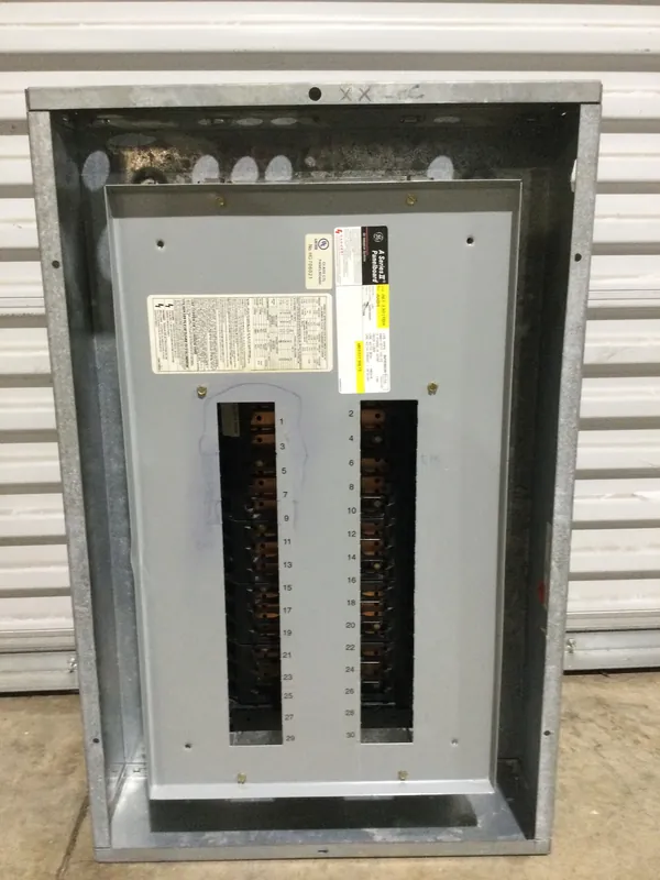 General Electric AEF3301MBX MLO 125A 208Y/120V Distribution Panel 30 Cir 3Ph 4 Wire (Please See Photos) Limited Offer
