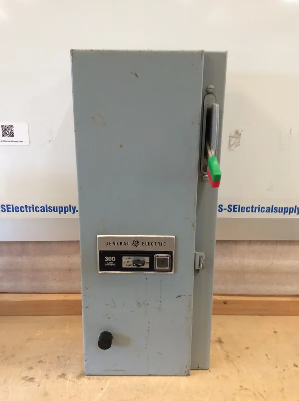General Electric 300-Line Control CR308D100AYA53 3 Phase 30A 600VAC Type TEC Non-Fused Motor Control Place Order
