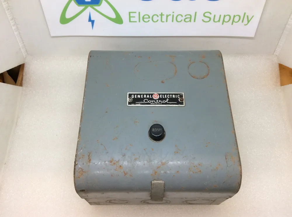 Super Sale GE/General Electric CR106 3Ph 600VAC 5HP Max Enclosed Magnetic Starter Control