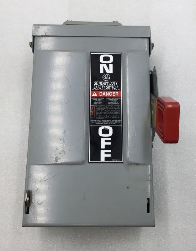 GE TH3221R 30 Amp 3-Phase 240V Heavy-Duty Safety-Switch -Used Price Cut