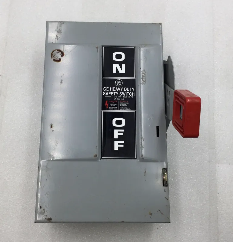 GE TH4321 30 Amp 3-Phase 240V Heavy-Duty Safety-Switch -Used Must Have