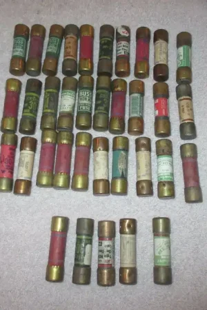(35) Mixed Brands 30 Amp Non 30 / One Time Fuse (Fuses) One Day Deal