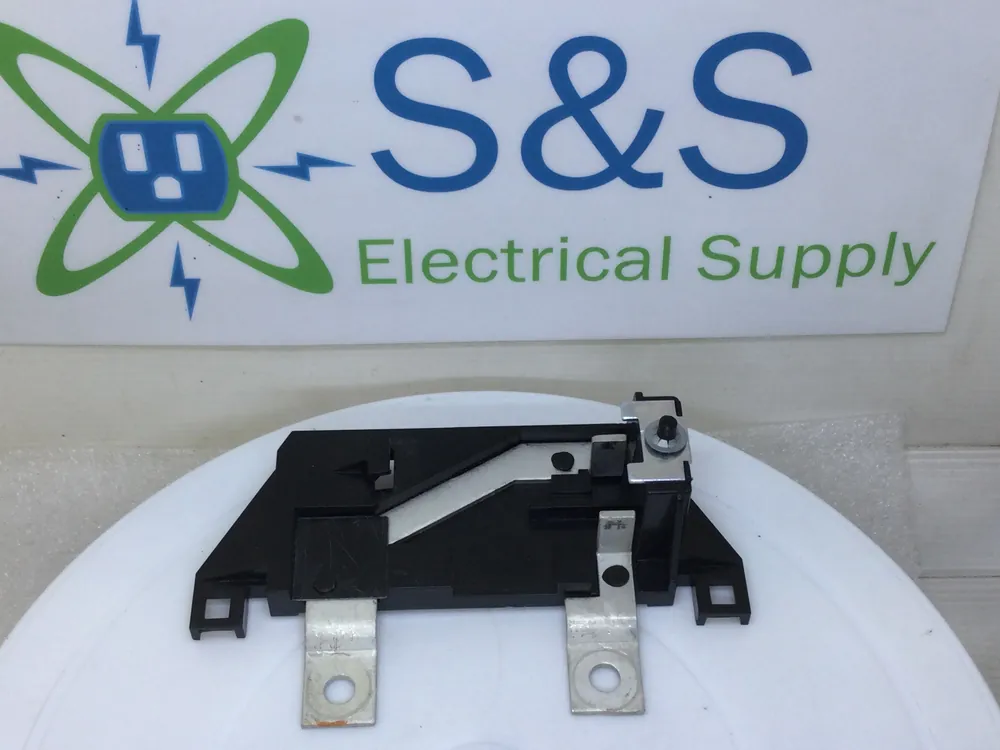 Discount GE General Electric THQMH100 Main Breaker 100 Amp Box-Type Terminals Double-Pole Standard Trip Mounting Bracket