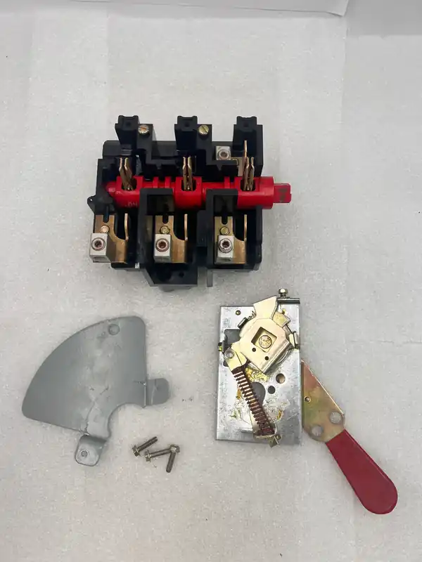 General Electric TGN3323 3 Pole 100A General Duty Safety Switch Interior Parts and Handle Top Rated